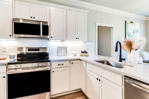 Kitchen - 6601 Little Cypress Loop, Orange, TX 77632 photo 2 of 5