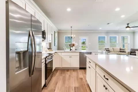 Kitchen - 6601 Little Cypress Loop, Orange, TX 77632 photo 3 of 5