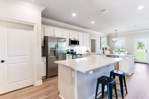 Kitchen - 6601 Little Cypress Loop, Orange, TX 77632 photo 4 of 5