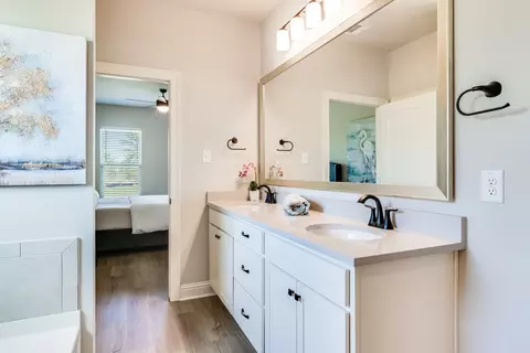 Bath - 6601 Little Cypress Loop, Orange, TX 77632 photo 1 of 2
