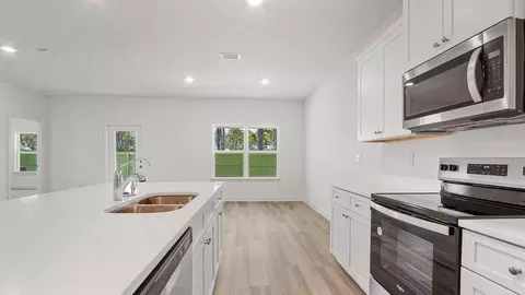 Kitchen - 82 E Gray Owl Dr, Freeport, FL 32439 photo 2 of 5