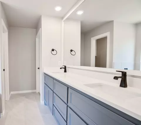 Bath - 2920 E Northampton St, Broken Arrow, OK 74014 photo 6 of 18