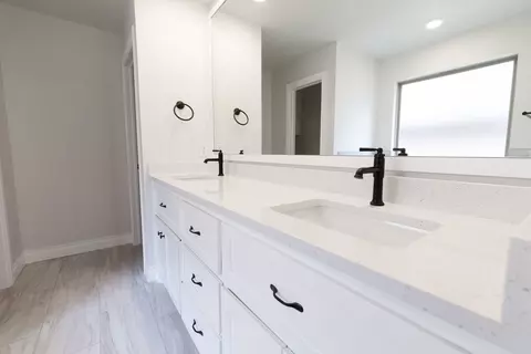 Bath - 2920 E Northampton St, Broken Arrow, OK 74014 photo 13 of 18