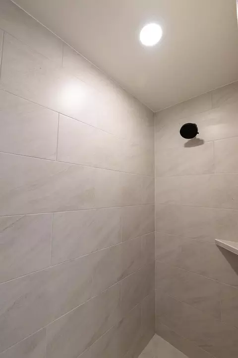 Bath - 2920 E Northampton St, Broken Arrow, OK 74014 photo 3 of 18