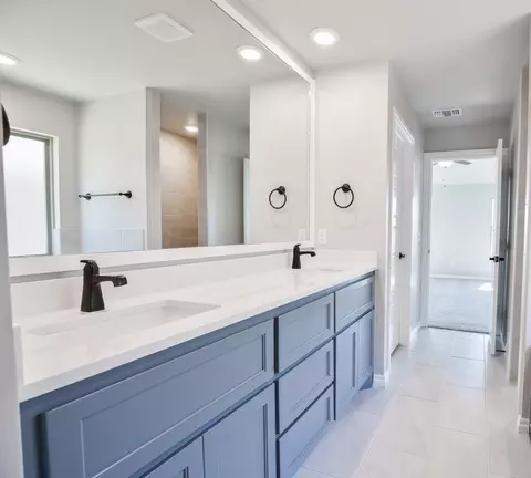 Bath - 2920 E Northampton St, Broken Arrow, OK 74014 photo 7 of 18