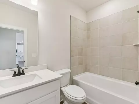 Bath - 1297 Whitman Cir, Monroe, GA 30656 photo 1 of 5