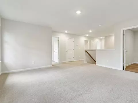 Living - 1297 Whitman Cir, Monroe, GA 30656 photo 6 of 8