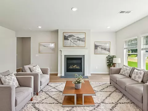 Living - 1297 Whitman Cir, Monroe, GA 30656 photo 1 of 8