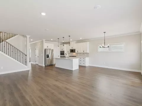Living - 1297 Whitman Cir, Monroe, GA 30656 photo 3 of 4