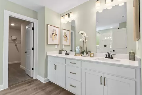 Bath - 1297 Whitman Cir, Monroe, GA 30656 photo 2 of 5