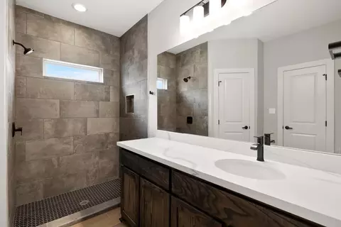 Bath - Undisclosed, Laredo, TX 78046 photo 1 of 5