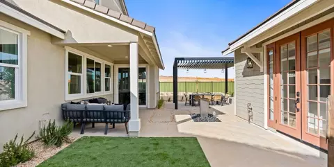 Exterior - 17488 Camp Crk, Hesperia, CA 92345 photo 7 of 21