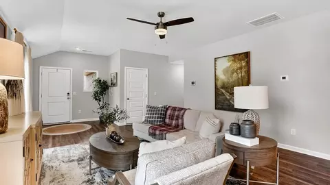 Entry Way - 1048 John Ave, Trinity, AL 35673 photo 2 of 2