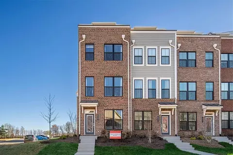 570 Harbor Side St, Woodbridge, VA 22191