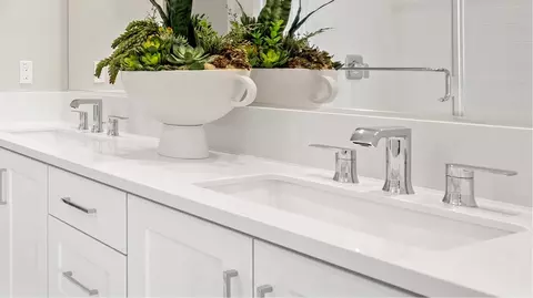 Bath - 800 Sonia, Irvine, CA 92618 photo 5 of 6