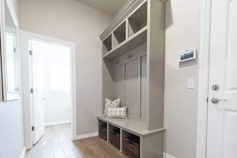 Entry Way - 701 Still Mdws, Guthrie, OK 73044 photo 4 of 23