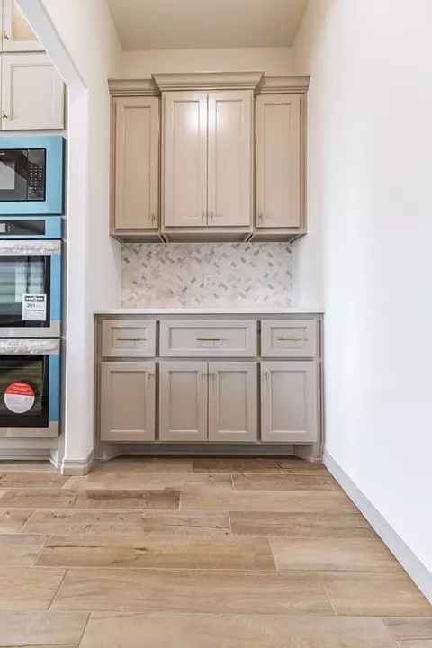 Kitchen - 701 Still Mdws, Guthrie, OK 73044 photo 15 of 24