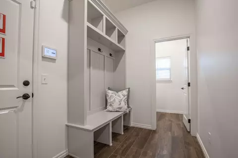 Entry Way - 701 Still Mdws, Guthrie, OK 73044 photo 11 of 23