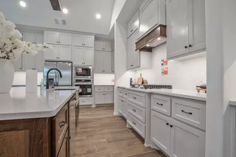 Kitchen - 701 Still Mdws, Guthrie, OK 73044 photo 7 of 24