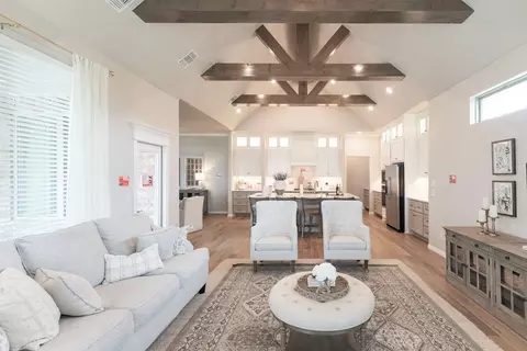 Living - 701 Still Mdws, Guthrie, OK 73044 photo 4 of 26