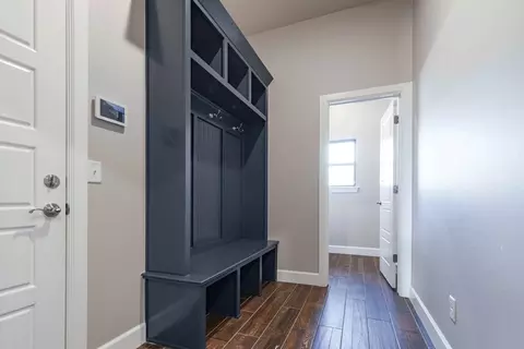 Entry Way - 701 Still Mdws, Guthrie, OK 73044 photo 16 of 23