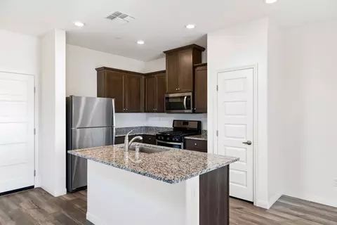 Kitchen - 5124 Beaverhead Ave, Bakersfield, CA 93306 photo 2 of 4