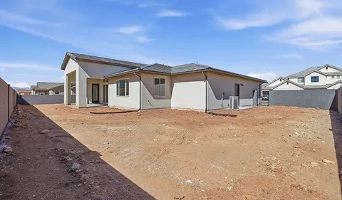 Exterior - 454 E 4290 S, Washington, UT 84780 photo 2 of 6