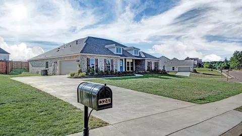 Exterior - 324 Cornerstone Xing, Brandon, MS 39042 photo 2 of 10