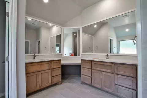 Bath - 9325 Cheek Ranch Rd, Yukon, OK 73099 photo 5 of 22