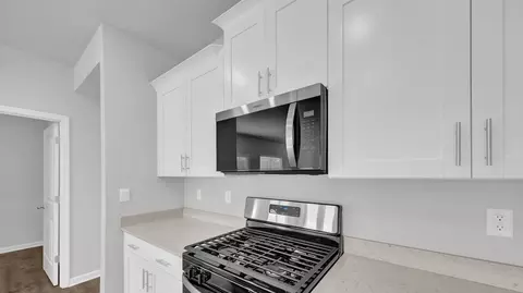 Kitchen - 88 Gateway Dr, Jackson, TN 38305 photo 7 of 17
