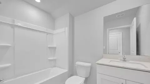 Bath - 88 Gateway Dr, Jackson, TN 38305 photo 7 of 12