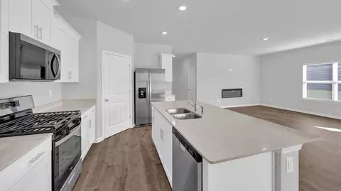 Kitchen - 88 Gateway Dr, Jackson, TN 38305 photo 9 of 17
