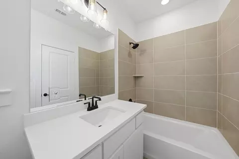 Bath - 1020 Hackberry Dr, Prosper, TX 75078 photo 6 of 18