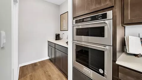 Kitchen - 265 Snowdrop Ln, Elgin, IL 60124 photo 5 of 11
