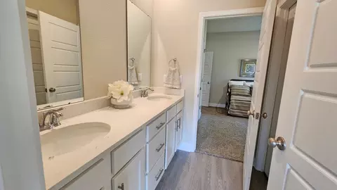Entry Way - 515 Bridgeway St, Canton, MS 39046 photo 2 of 9