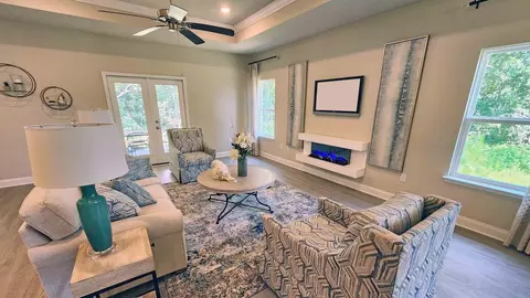 Living - 515 Bridgeway St, Canton, MS 39046 photo 2 of 6