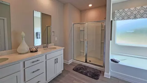Bath - 515 Bridgeway St, Canton, MS 39046 photo 2 of 11