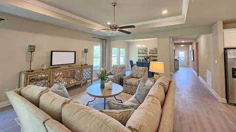 Living - 515 Bridgeway St, Canton, MS 39046 photo 5 of 6