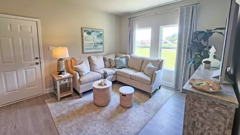 Living - 515 Bridgeway St, Canton, MS 39046 photo 6 of 6