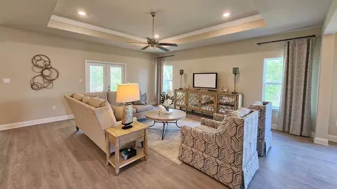 Living - 515 Bridgeway St, Canton, MS 39046 photo 3 of 6