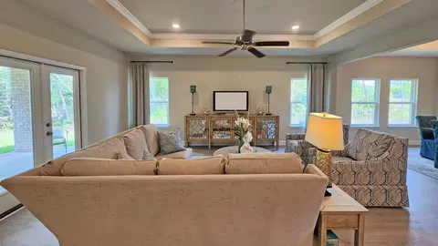 Living - 515 Bridgeway St, Canton, MS 39046 photo 4 of 6