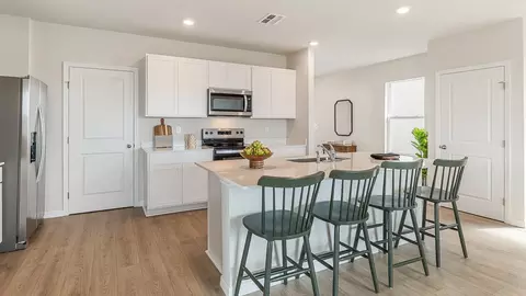 Kitchen - 11848 Texoma Ct, Parrish, FL 34219 photo 3 of 4
