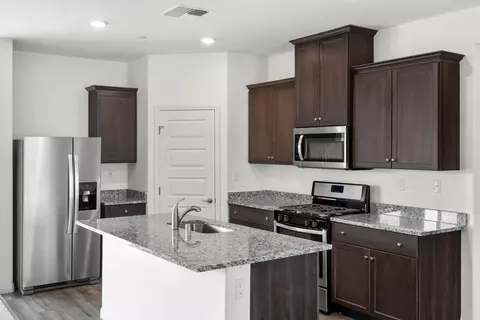 Kitchen - 5124 Beaverhead Ave, Bakersfield, CA 93306 photo 2 of 4