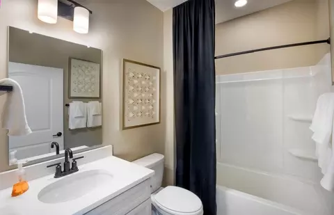 Bath - 2865 Briargate Dr, Lindenhurst, IL 60046 photo 2 of 3