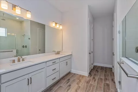 Bath - 10186 Pearson Ave, Orlando, FL 32827 photo 1 of 5