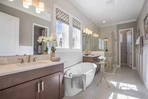 Bath - 10186 Pearson Ave, Orlando, FL 32827 photo 5 of 5