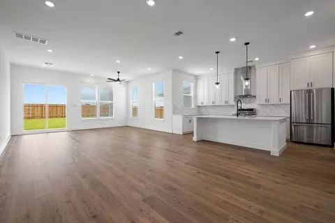 Living - 1908 Greenbrier Ct, Rosenberg, TX 77471 photo 1 of 2