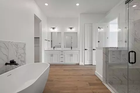 Bath - 1908 Greenbrier Ct, Rosenberg, TX 77471 photo 1 of 3