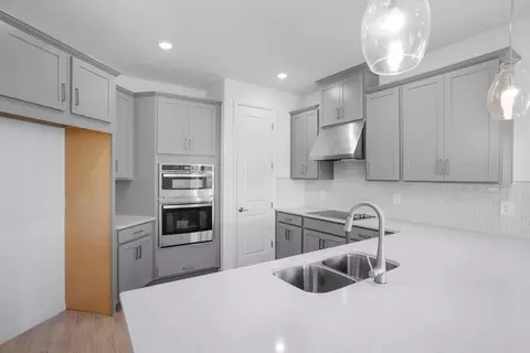 Kitchen - 5292 Goldfinch Dr, Saint Cloud, FL 34771 photo 3 of 8