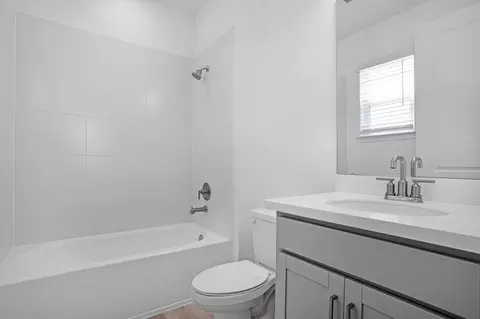 Bath - 5292 Goldfinch Dr, Saint Cloud, FL 34771 photo 2 of 11